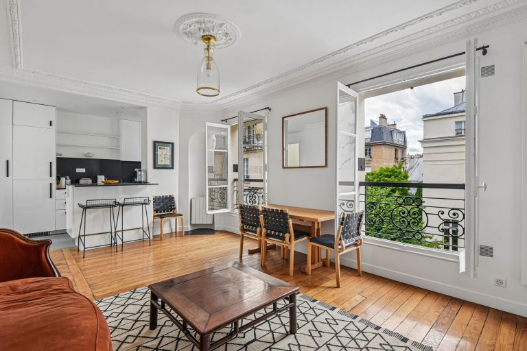 apartment 2 Rooms for sale on PARIS (75007)
