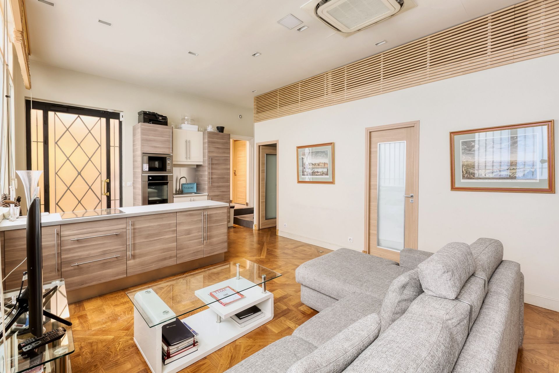 apartment 5 Rooms for sale on PARIS (75001)