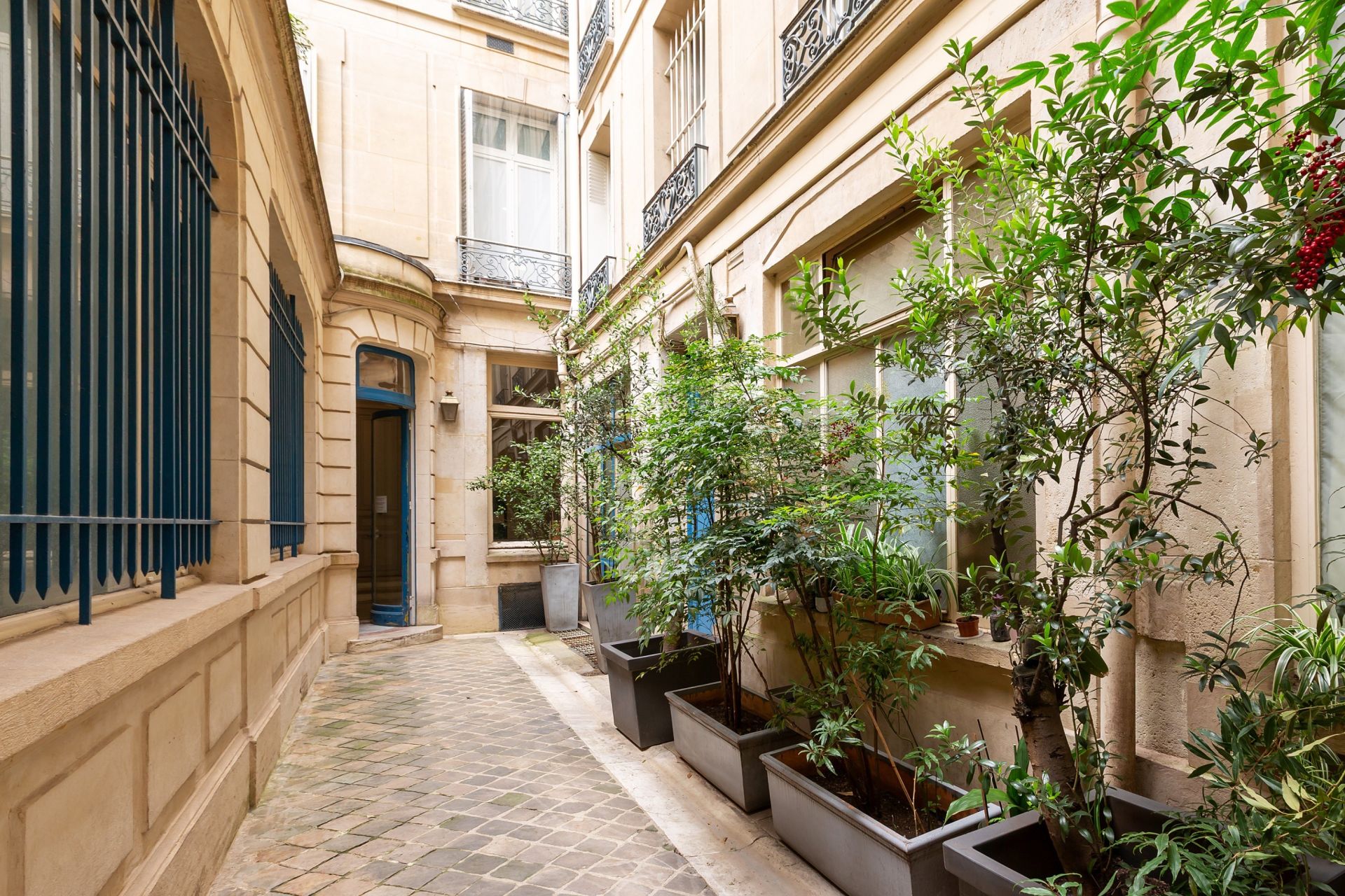 apartment 5 Rooms for sale on PARIS (75001)