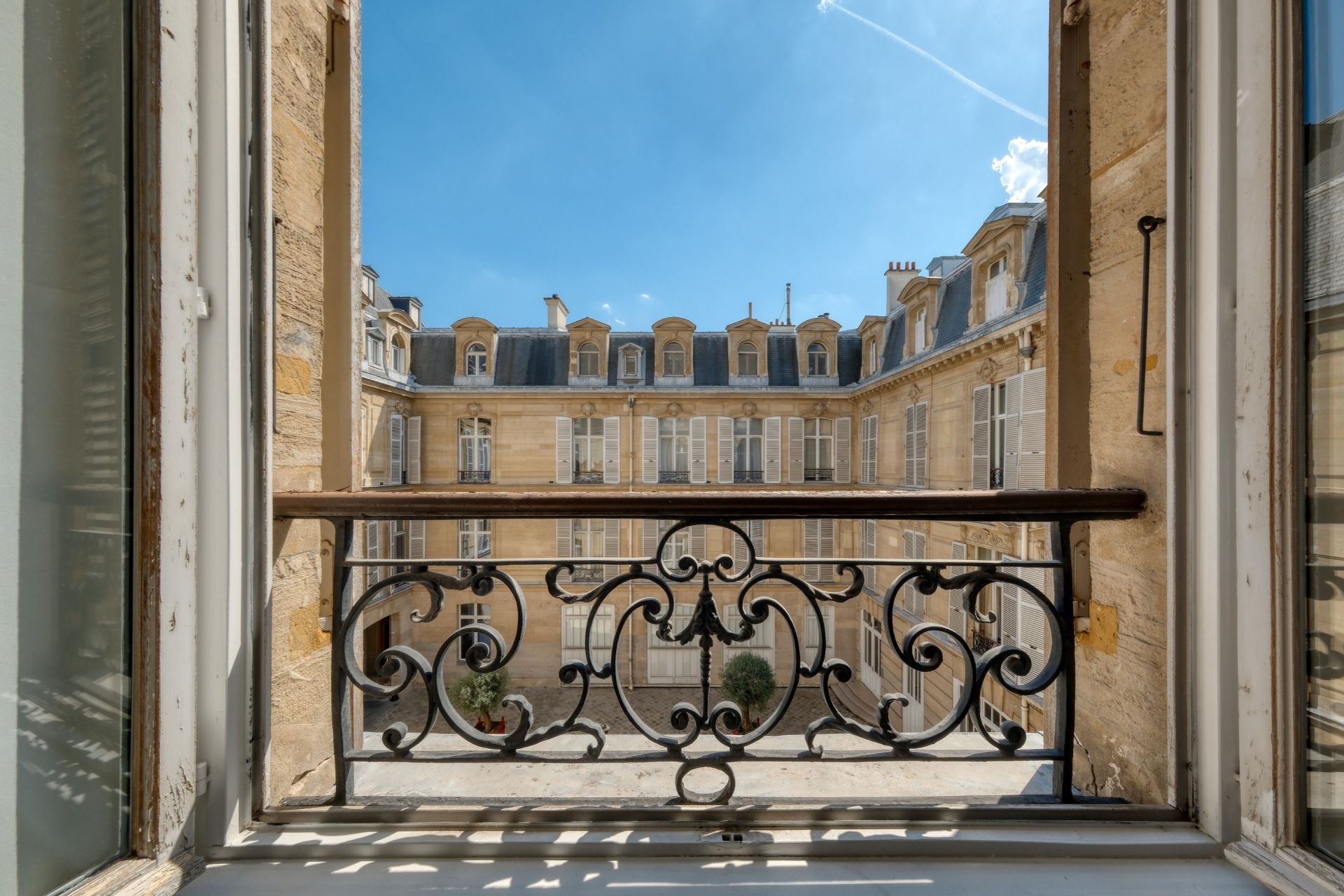 apartment 4 Rooms for sale on PARIS (75008)