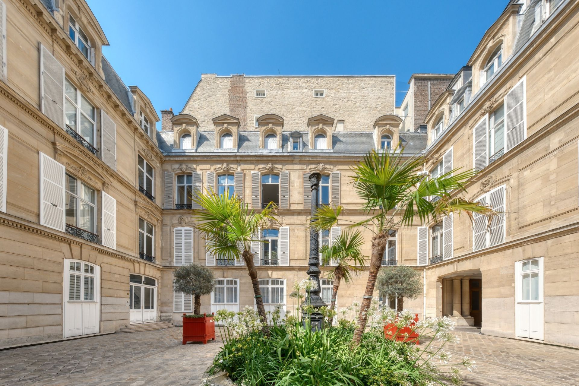 apartment 4 Rooms for sale on PARIS (75008)