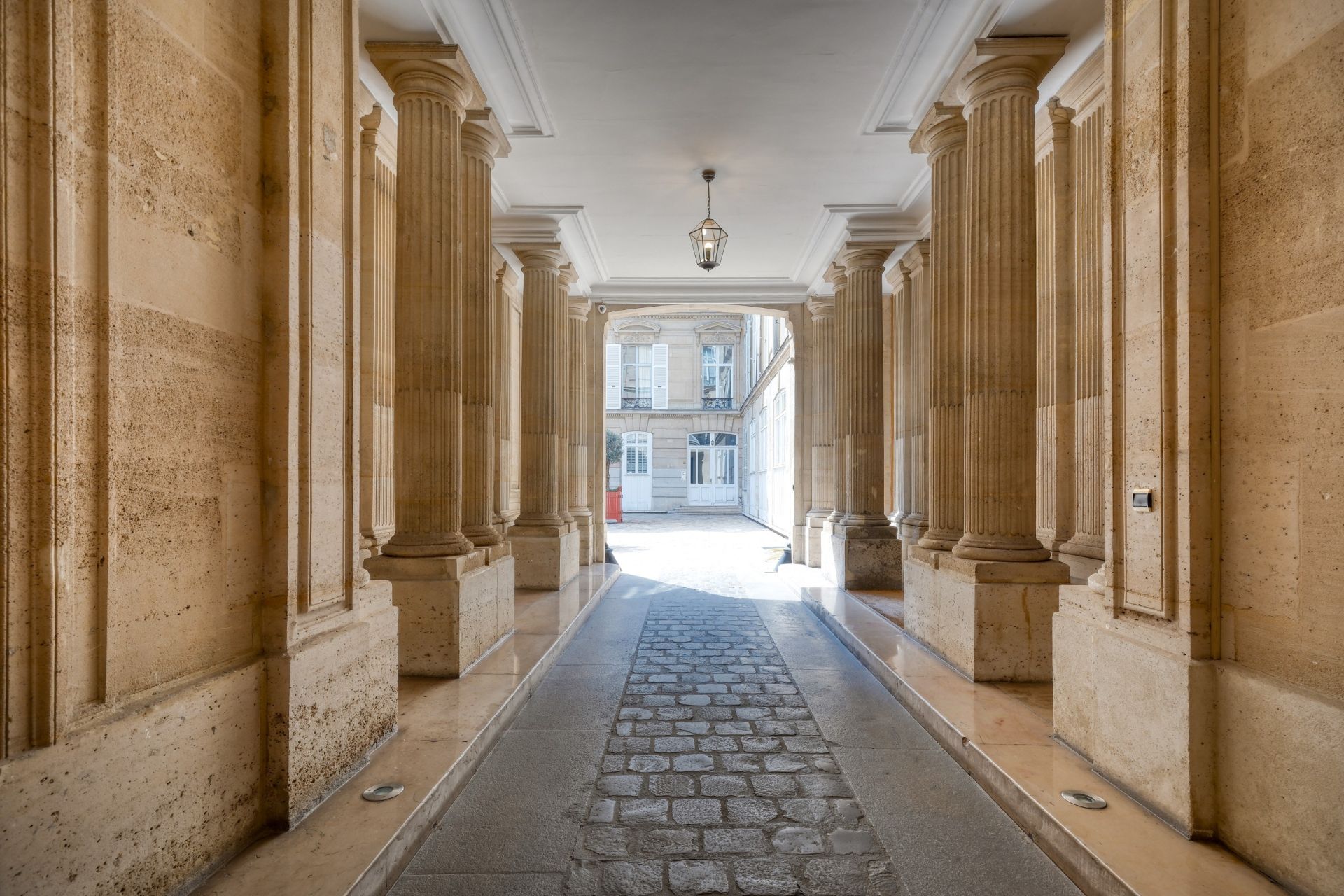 apartment 4 Rooms for sale on PARIS (75008)