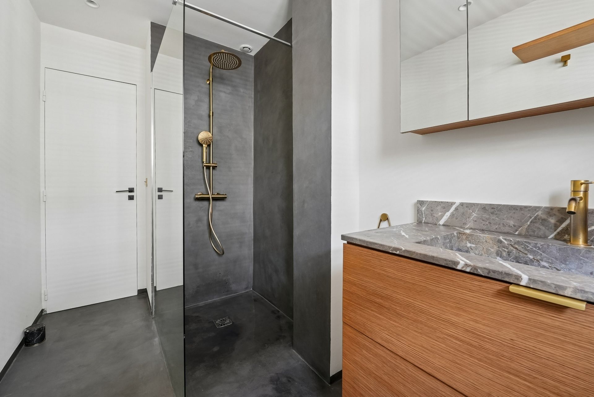 apartment 3 Rooms for sale on PARIS (75116)
