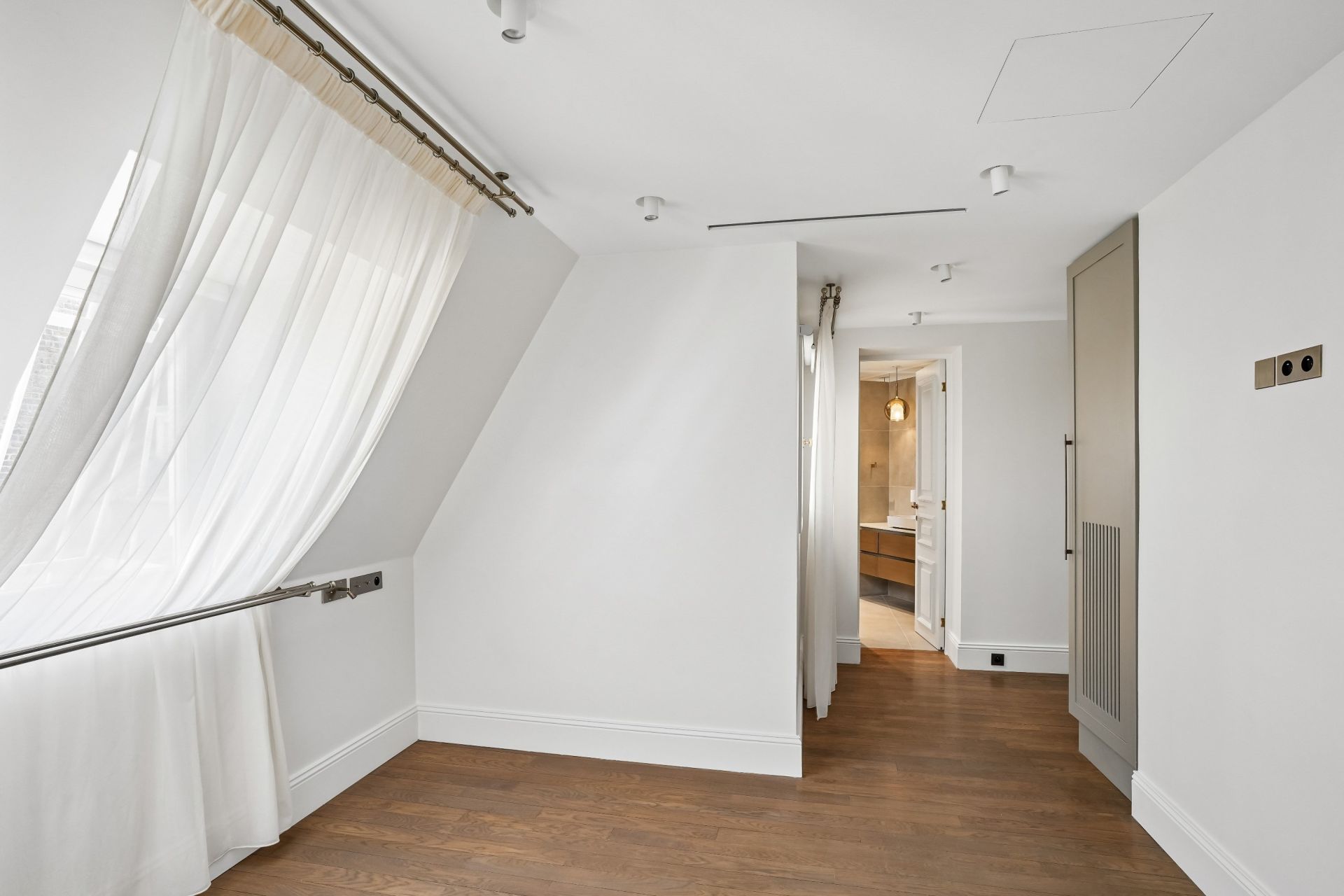 appartement 8 Pièces en location sur PARIS (75016)