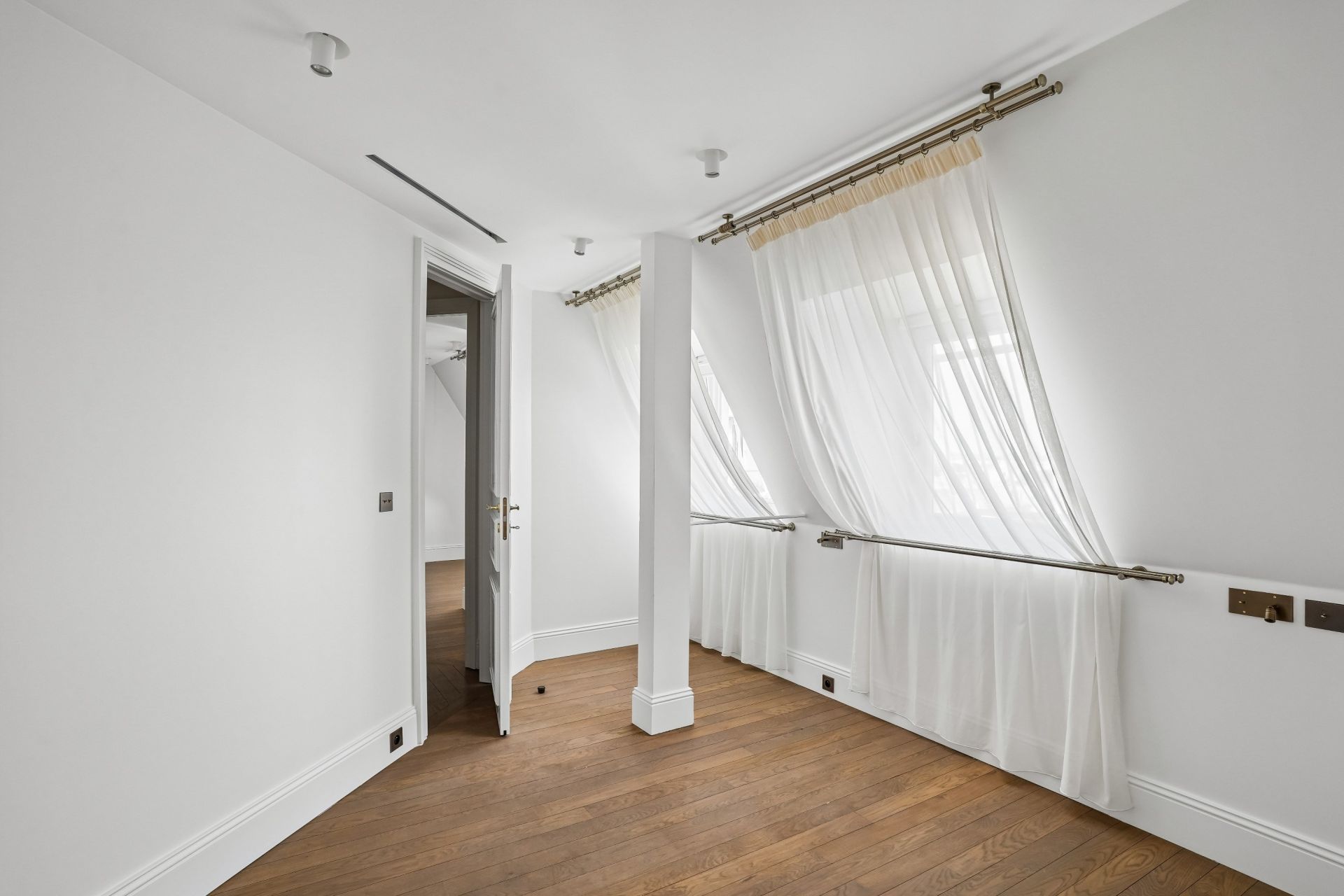 appartement 8 Pièces en location sur PARIS (75016)