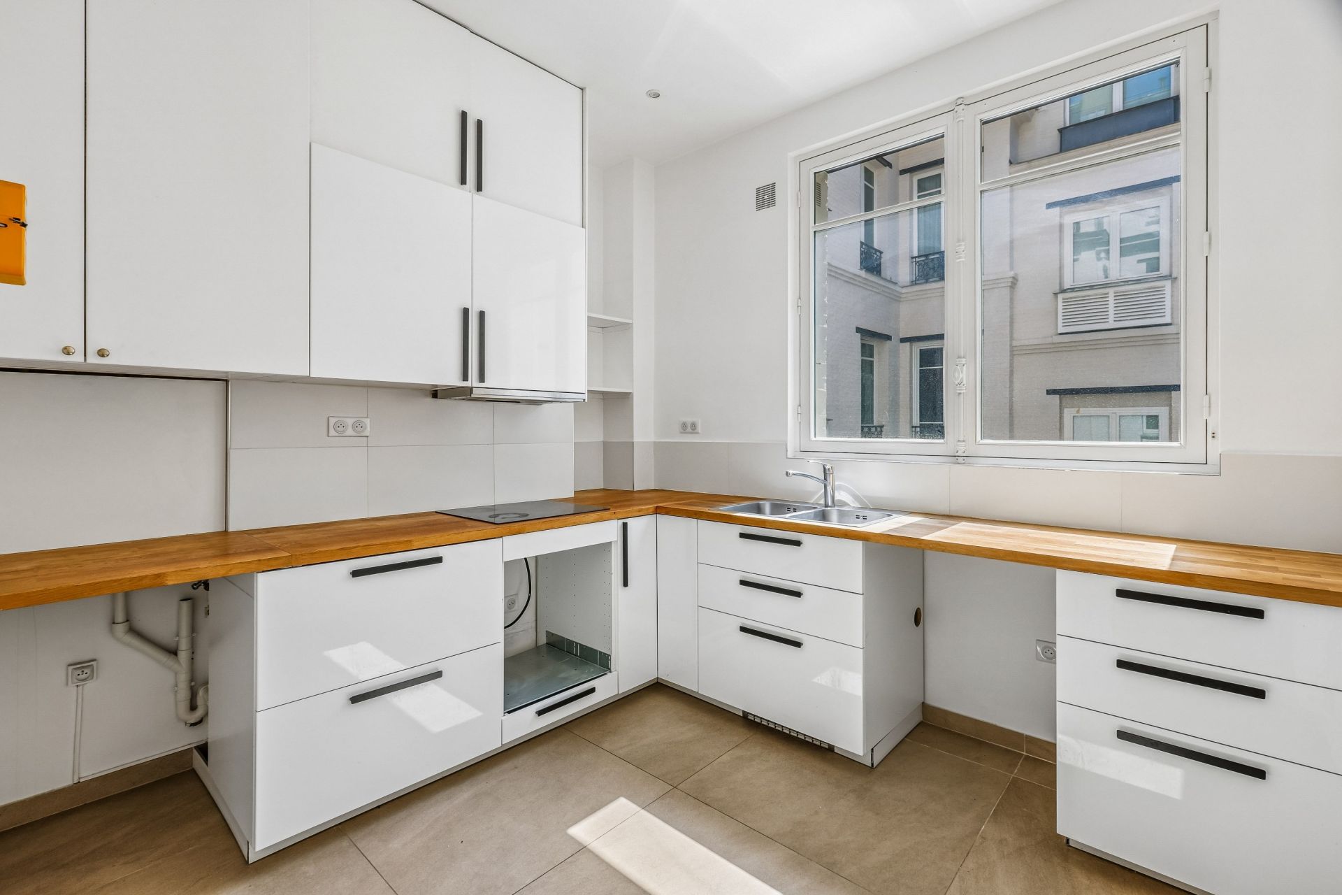 apartment 3 Rooms for sale on PARIS (75008)