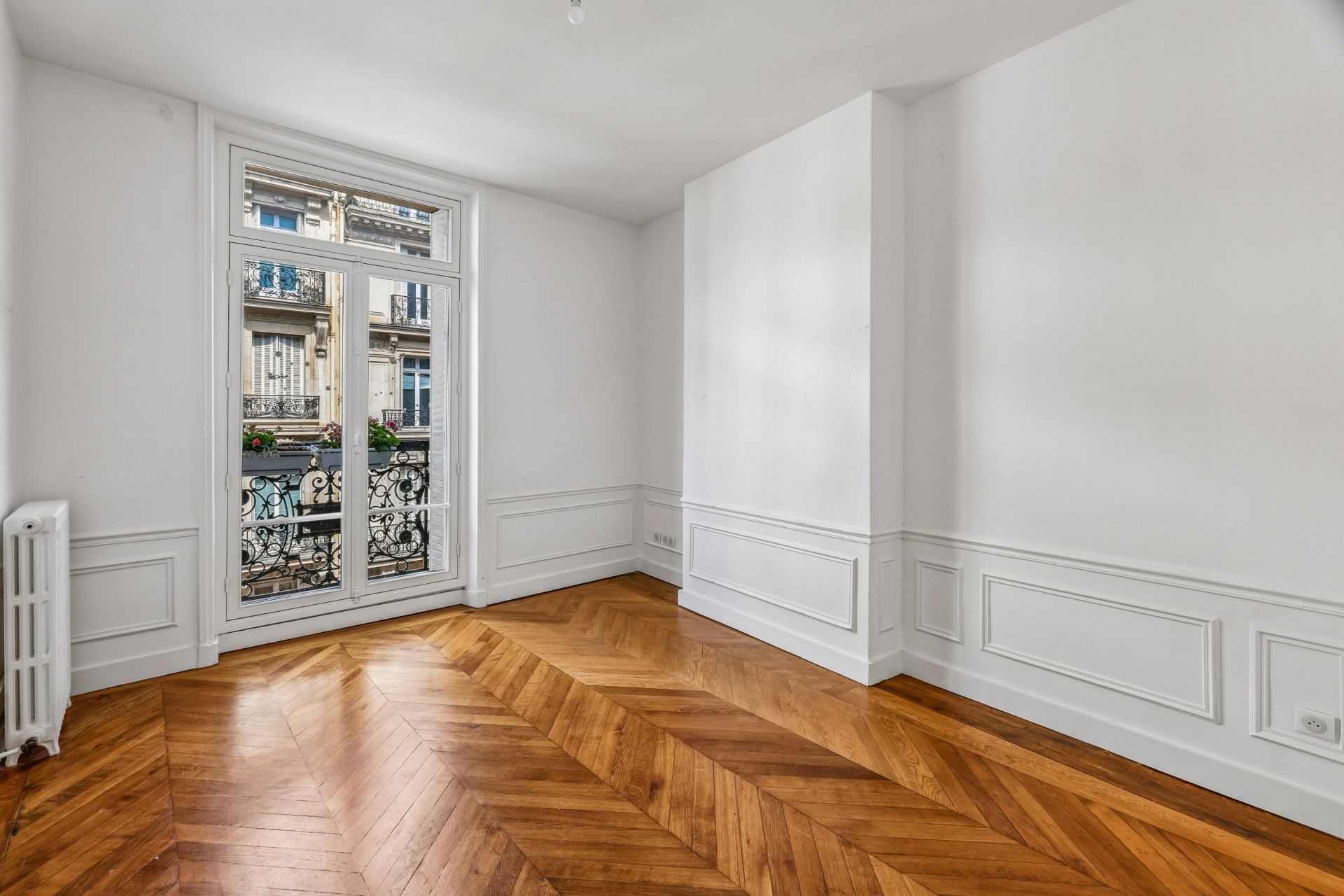 apartment 8 Rooms for sale on PARIS (75008)
