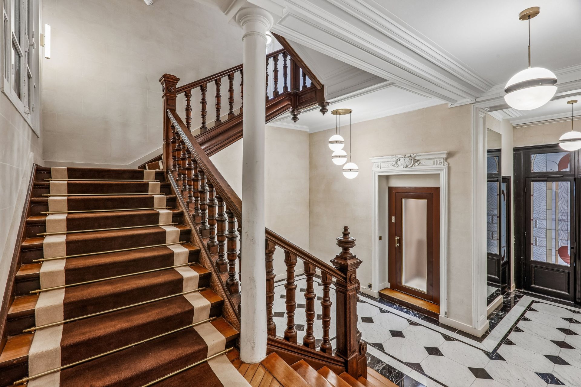 apartment 8 Rooms for sale on PARIS (75008)