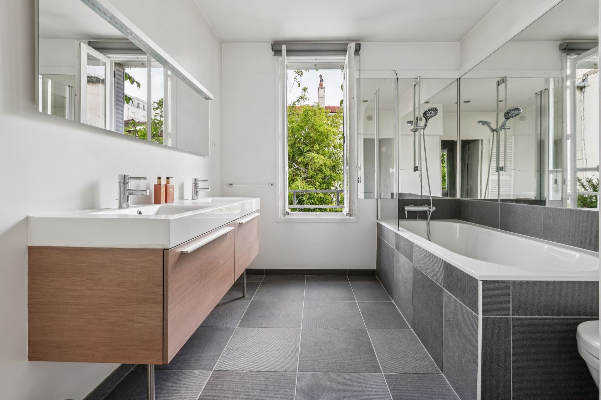 townhouse 7 Rooms for rent on PARIS (75016)