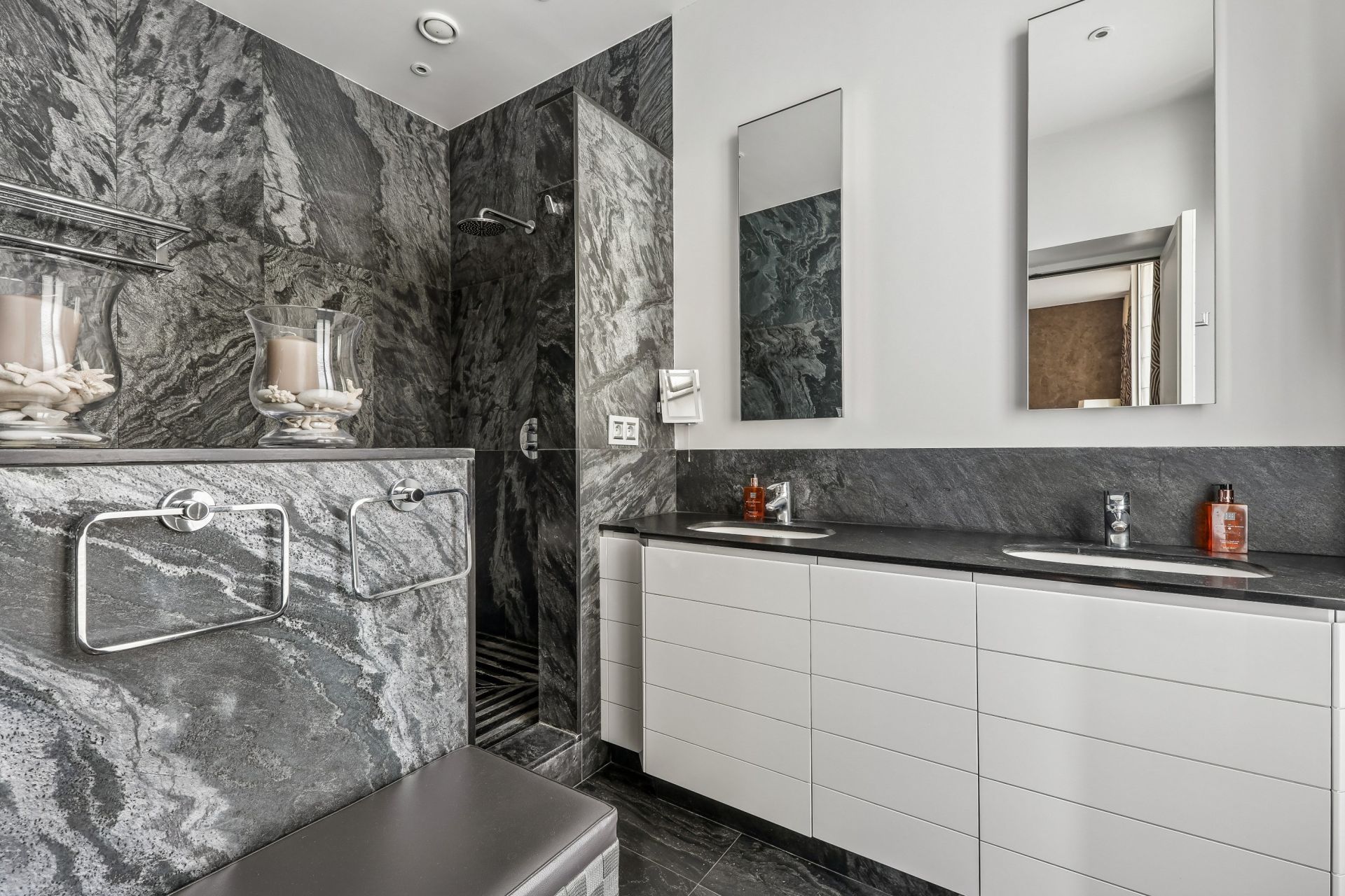 apartment 7 Rooms for sale on PARIS (75016)