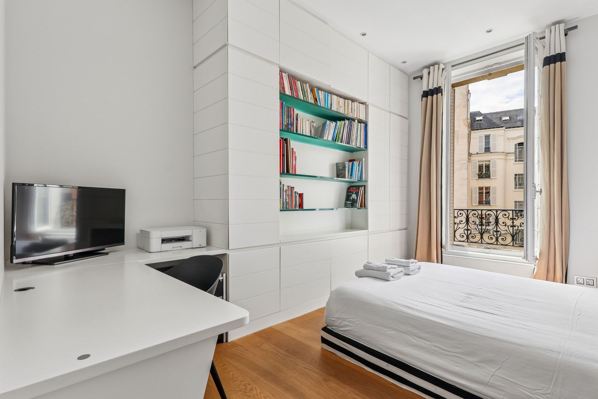 apartment 7 Rooms for sale on PARIS (75016)