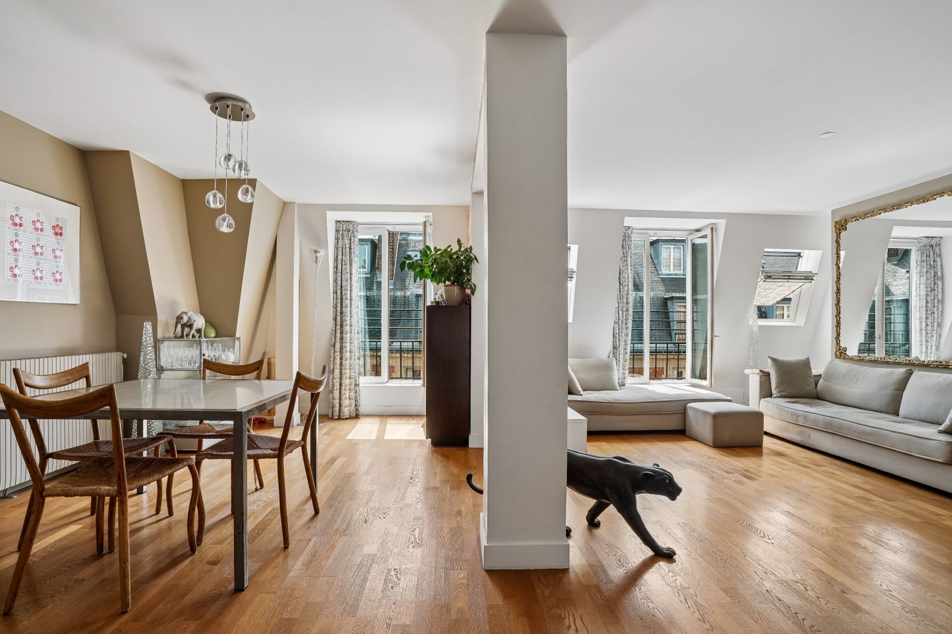 duplex 5 Rooms for sale on PARIS (75008)