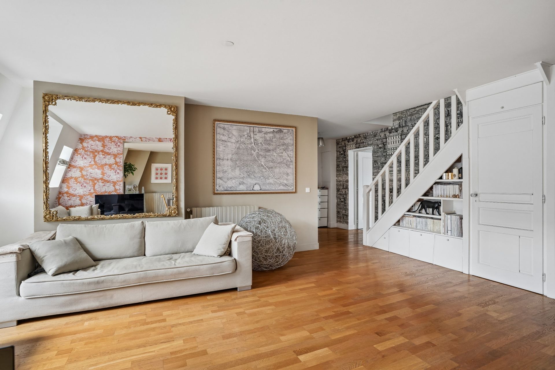 duplex 5 Rooms for sale on PARIS (75008)