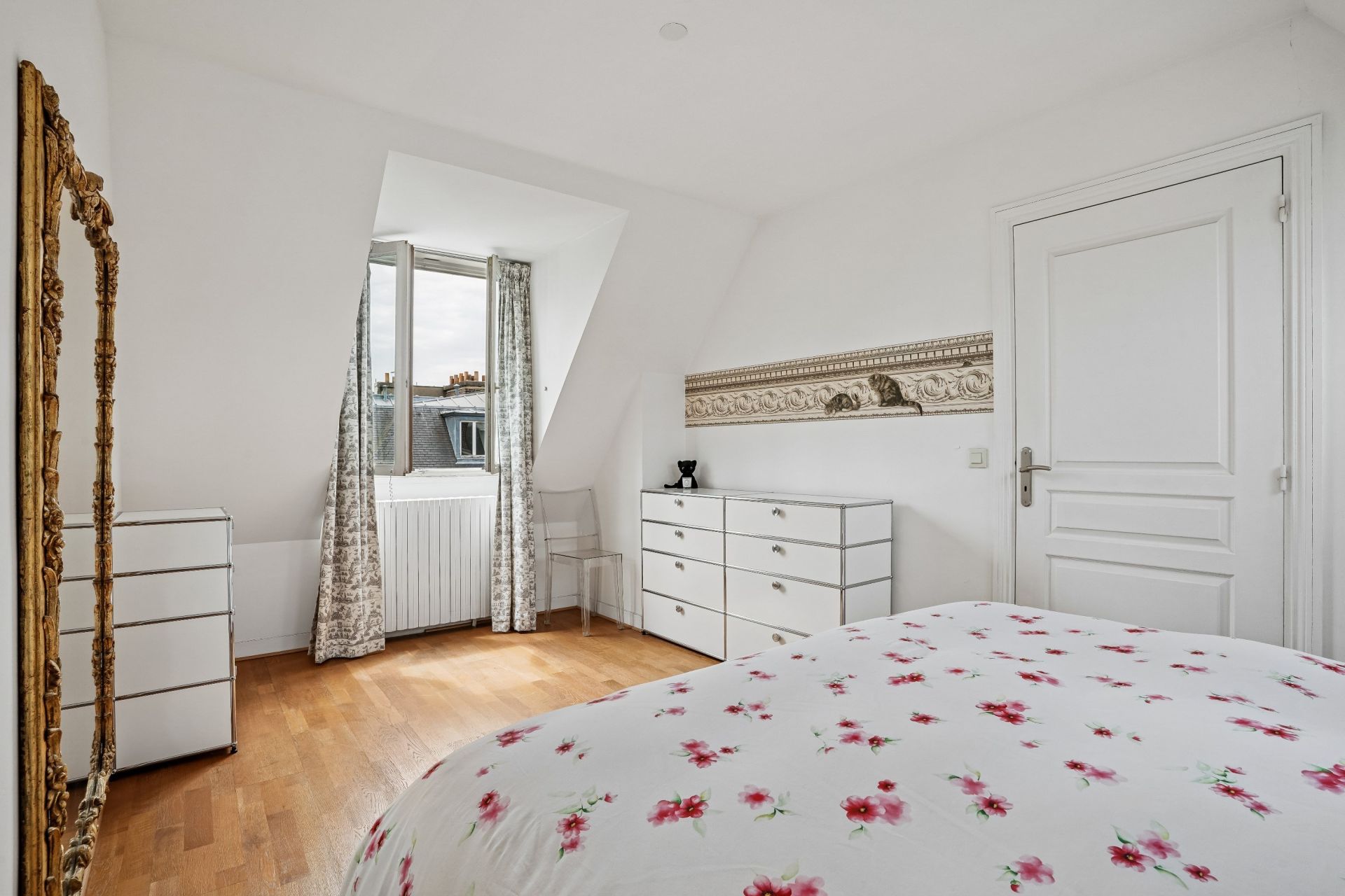 duplex 5 Rooms for sale on PARIS (75008)