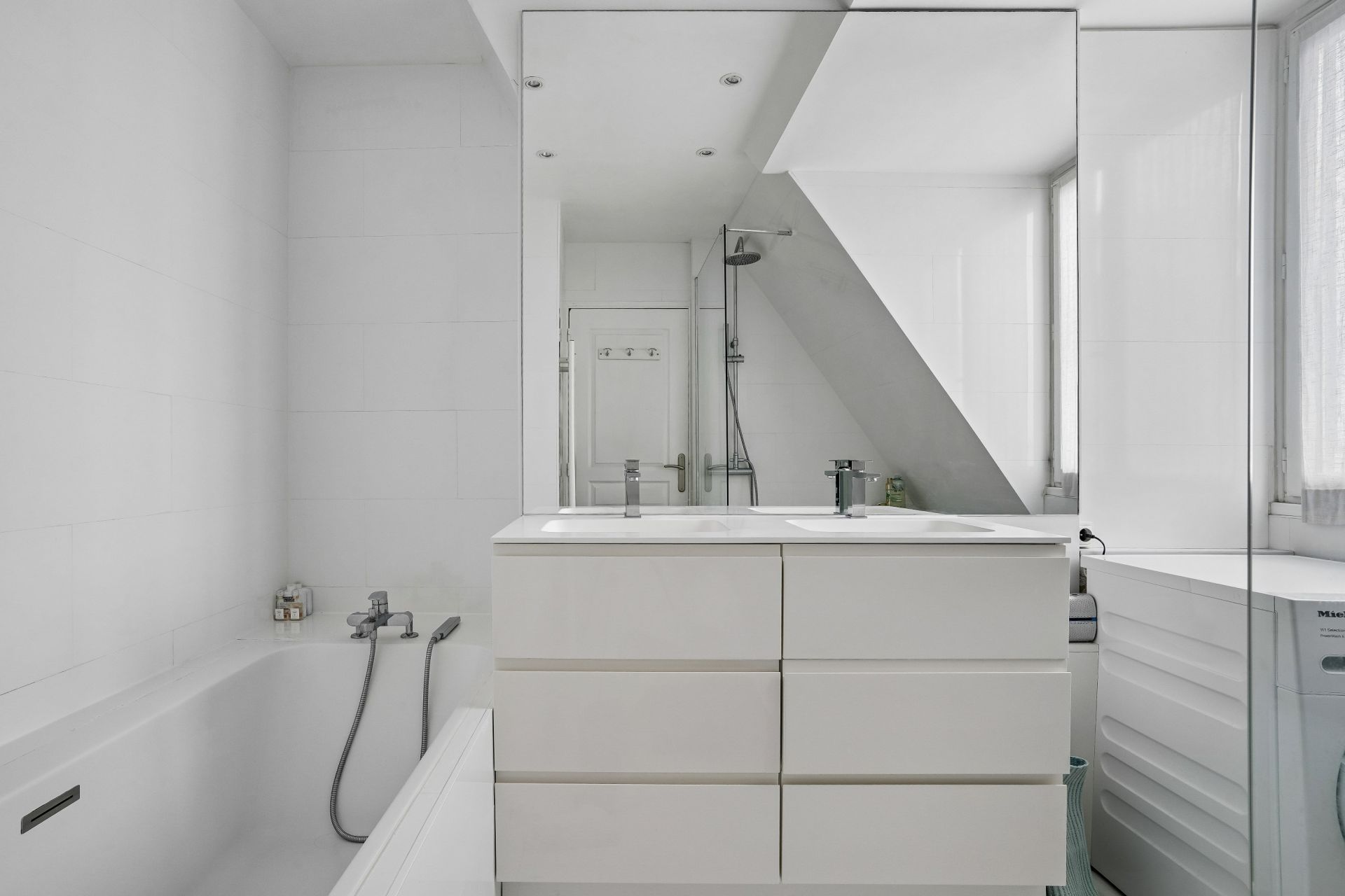 duplex 5 Rooms for sale on PARIS (75008)
