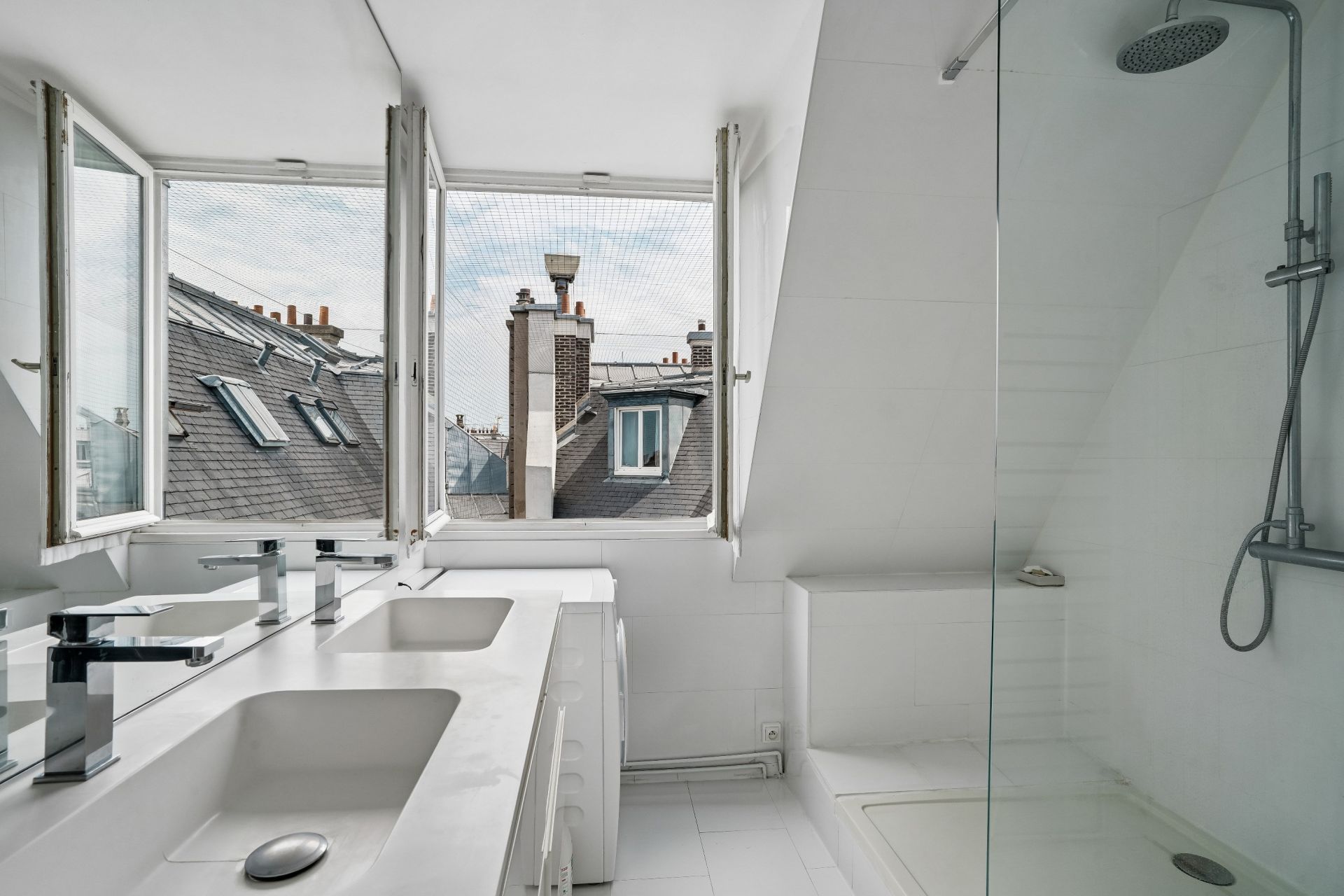 duplex 5 Rooms for sale on PARIS (75008)