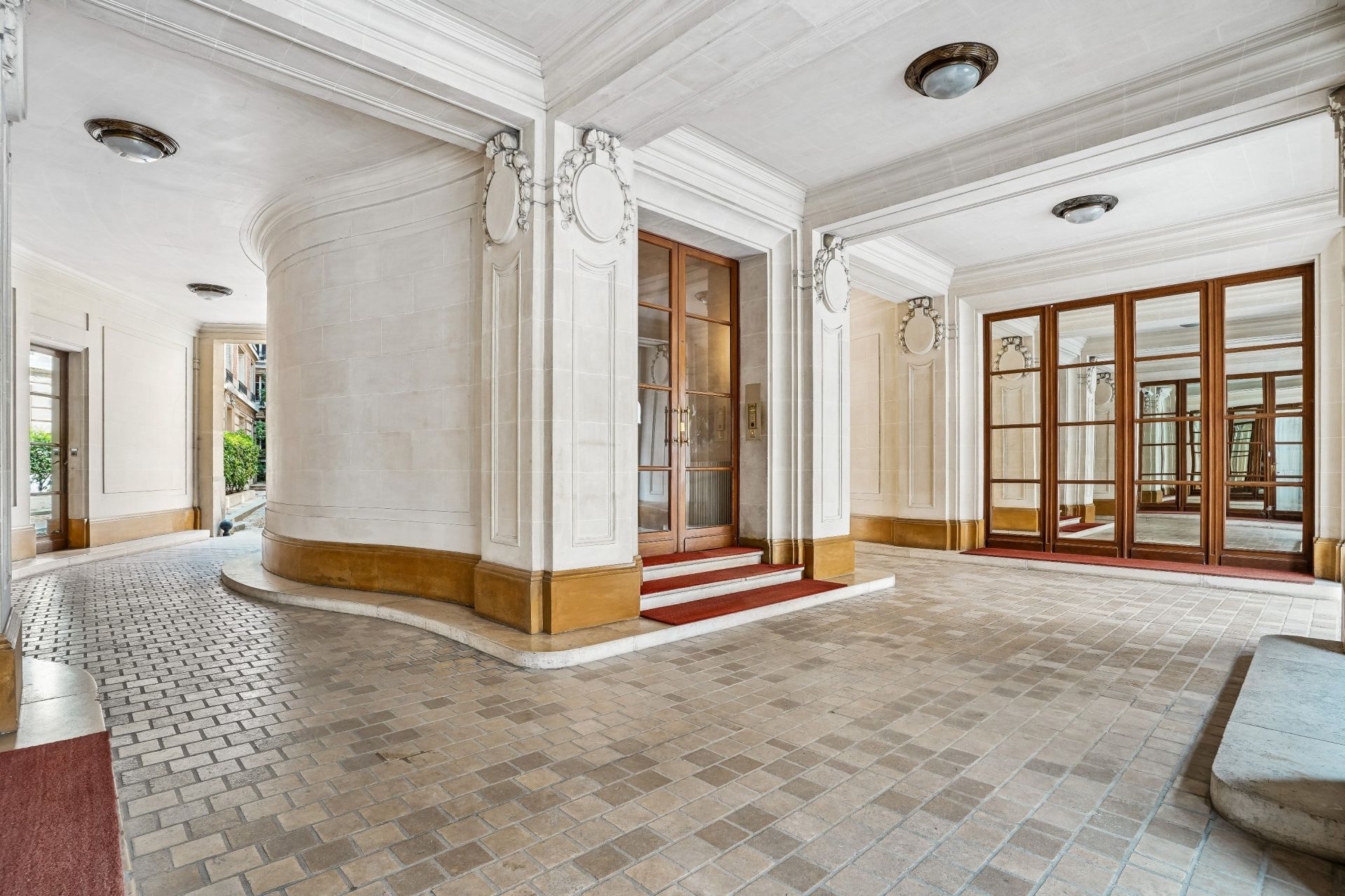 duplex 5 Rooms for sale on PARIS (75008)