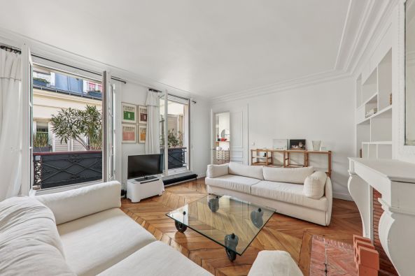 Location Appartement Paris 7 4&nbsp;Pièces 76.81&nbsp;m²