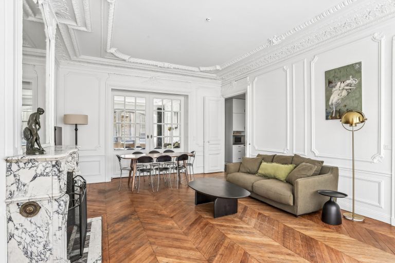 apartment 3 Rooms for sale on PARIS (75008)