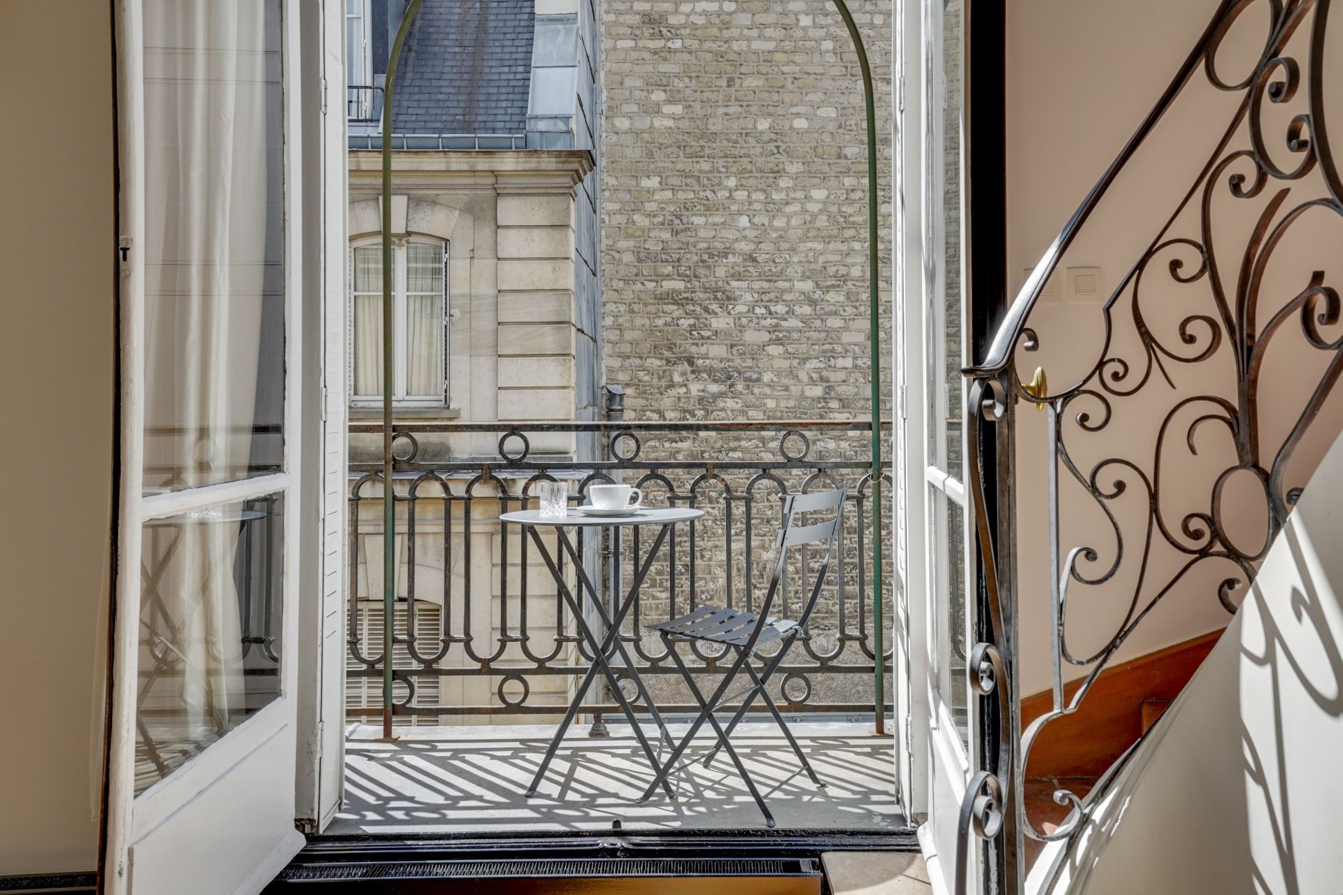 apartment 5 Rooms for sale on PARIS (75008)
