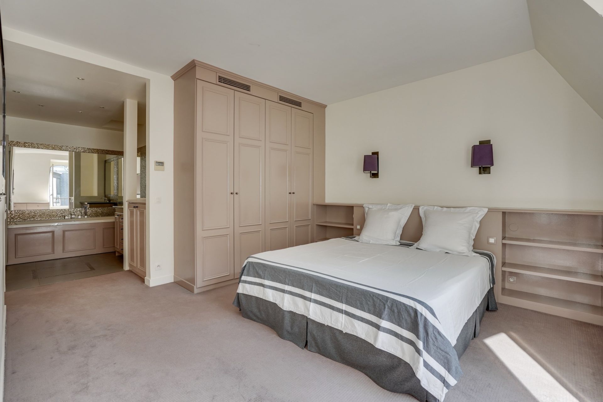 apartment 5 Rooms for sale on PARIS (75008)