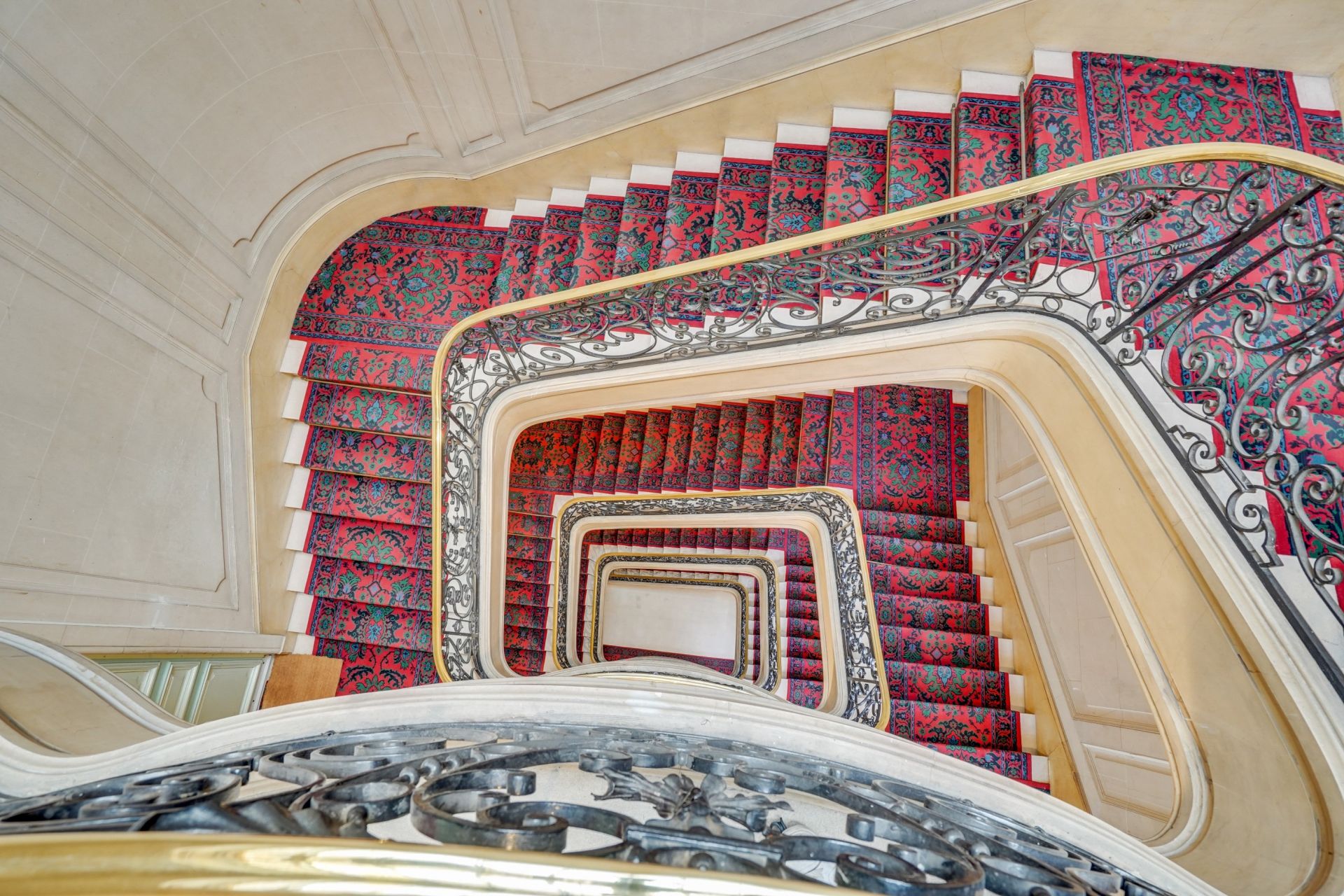 apartment 5 Rooms for sale on PARIS (75008)