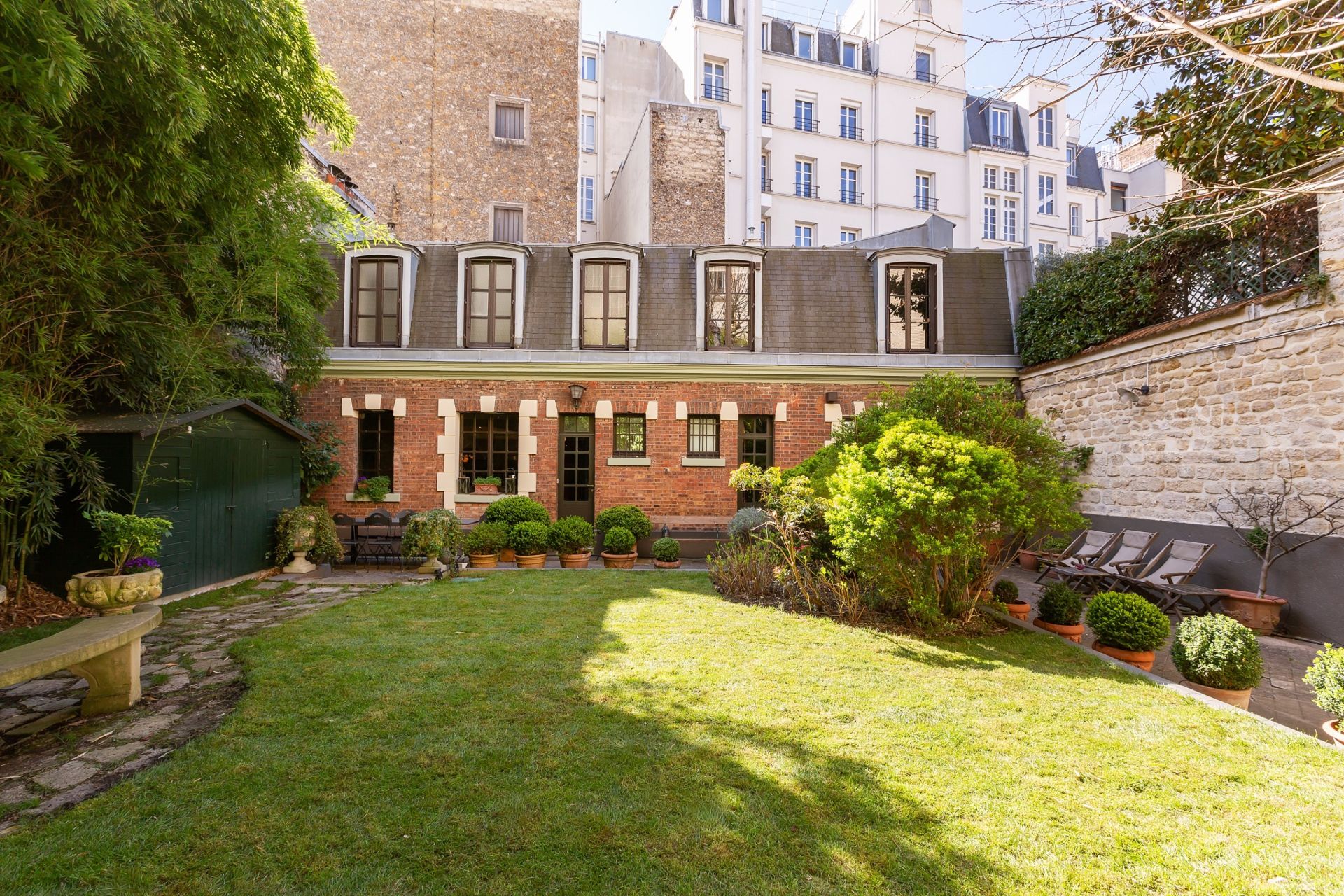 mansion (hôtel particulier) 7 Rooms for sale on PARIS (75116)