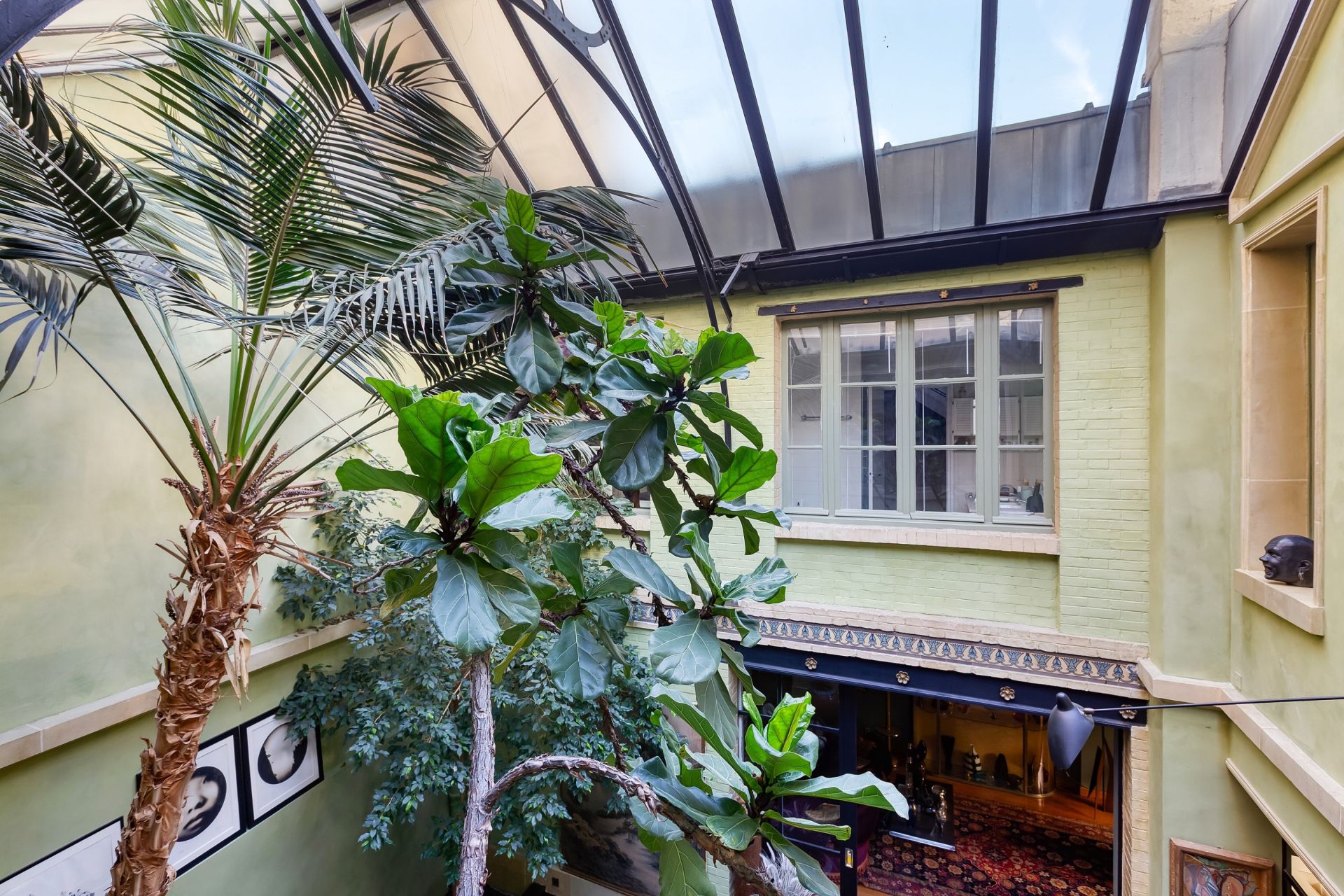mansion (hôtel particulier) 7 Rooms for sale on PARIS (75116)
