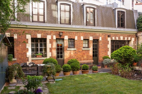 Sale Mansion (hôtel particulier) Paris 16 7&nbsp;Rooms 245&nbsp;m²