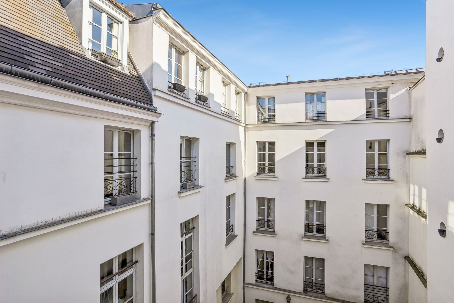 apartment 5 Rooms for sale on PARIS (75003)