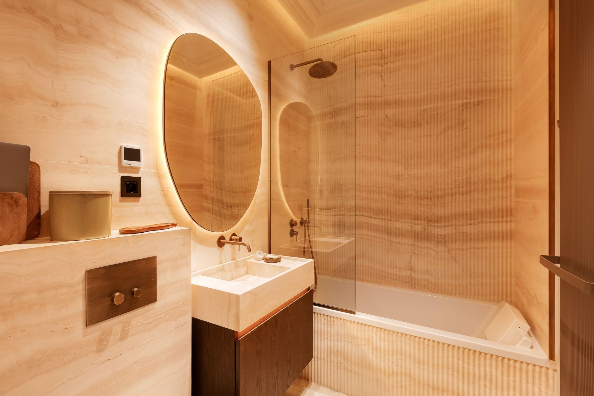 apartment 5 Rooms for sale on PARIS (75008)