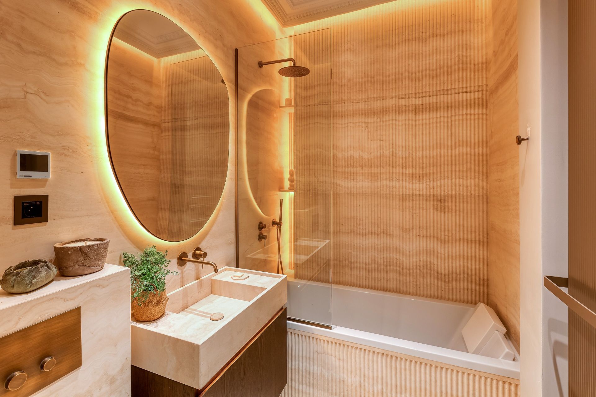 apartment 5 Rooms for sale on PARIS (75008)