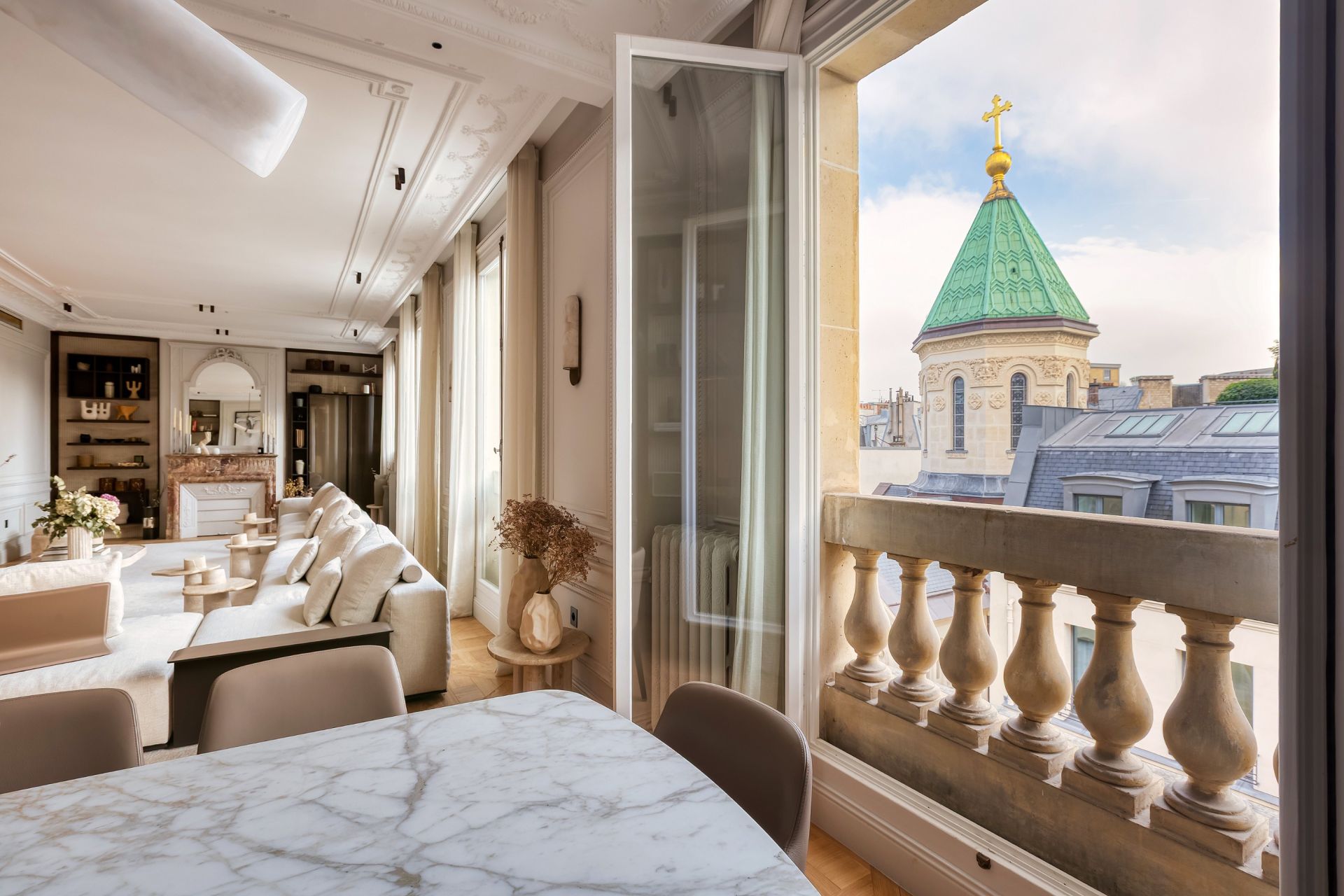 apartment 5 Rooms for sale on PARIS (75008)