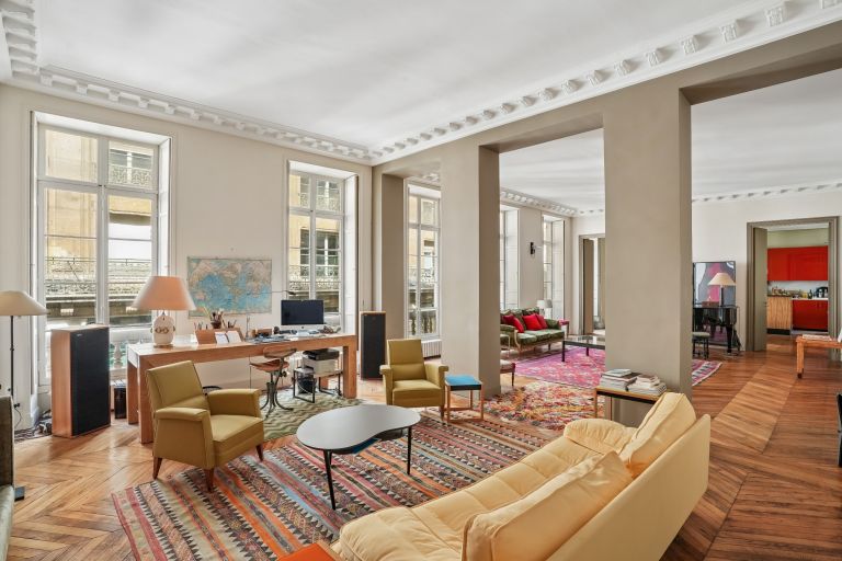 apartment 5 Rooms for sale on PARIS (75002)