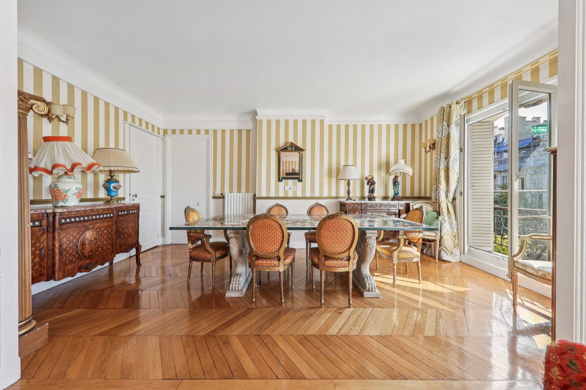 apartment 5 Rooms for sale on PARIS (75017)