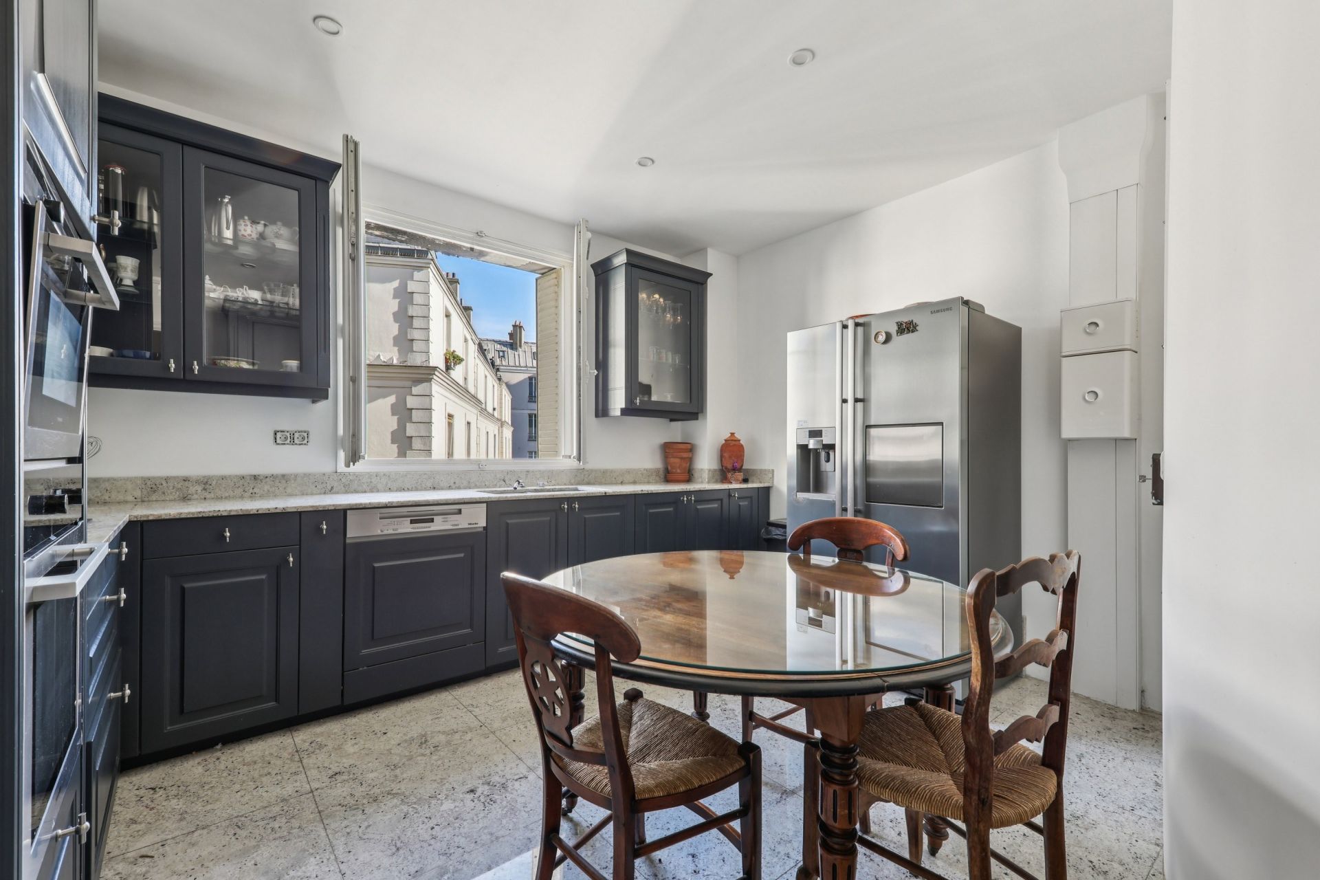 apartment 5 Rooms for sale on PARIS (75017)