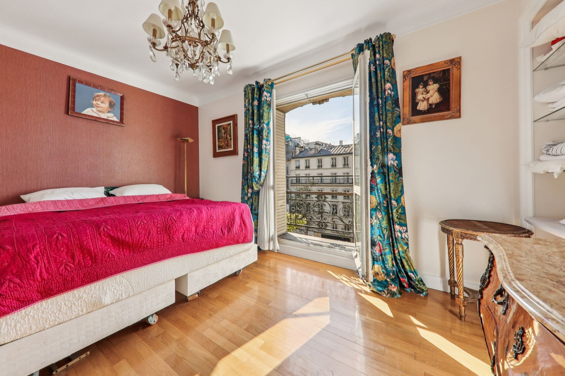 apartment 5 Rooms for sale on PARIS (75017)