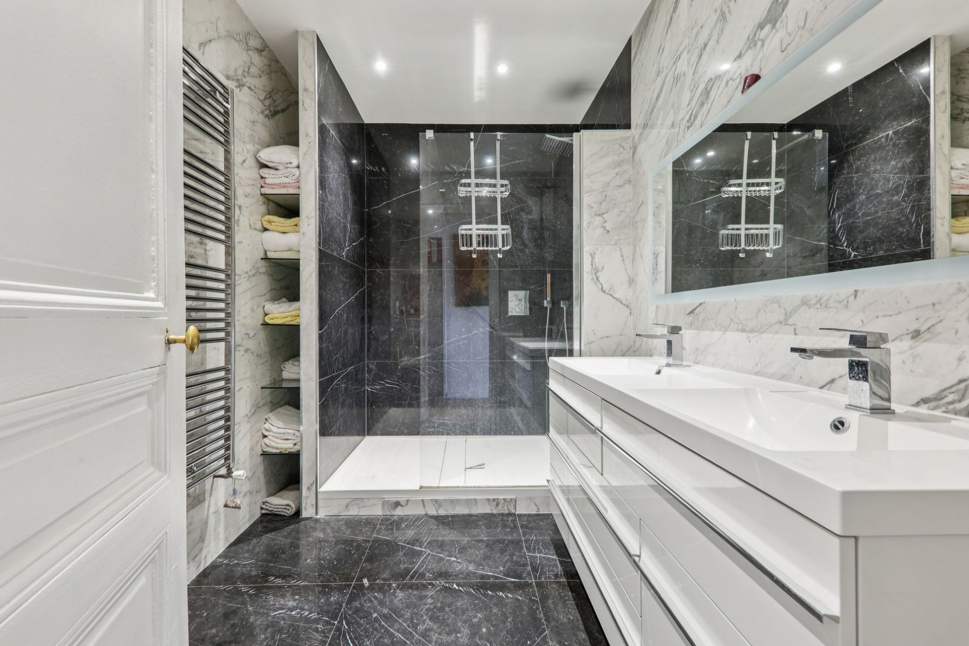 apartment 5 Rooms for sale on PARIS (75017)