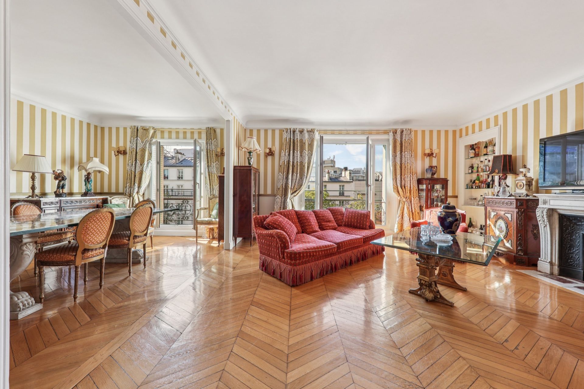 apartment 5 Rooms for sale on PARIS (75017)