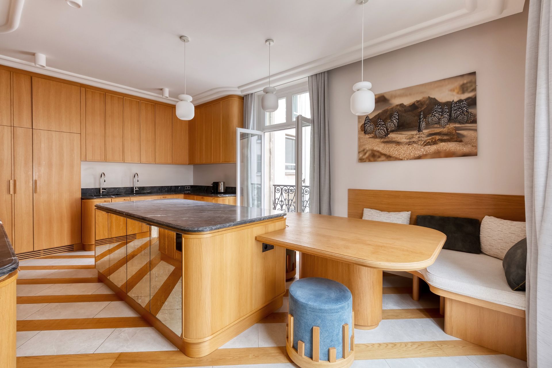 apartment 8 Rooms for sale on PARIS (75008)