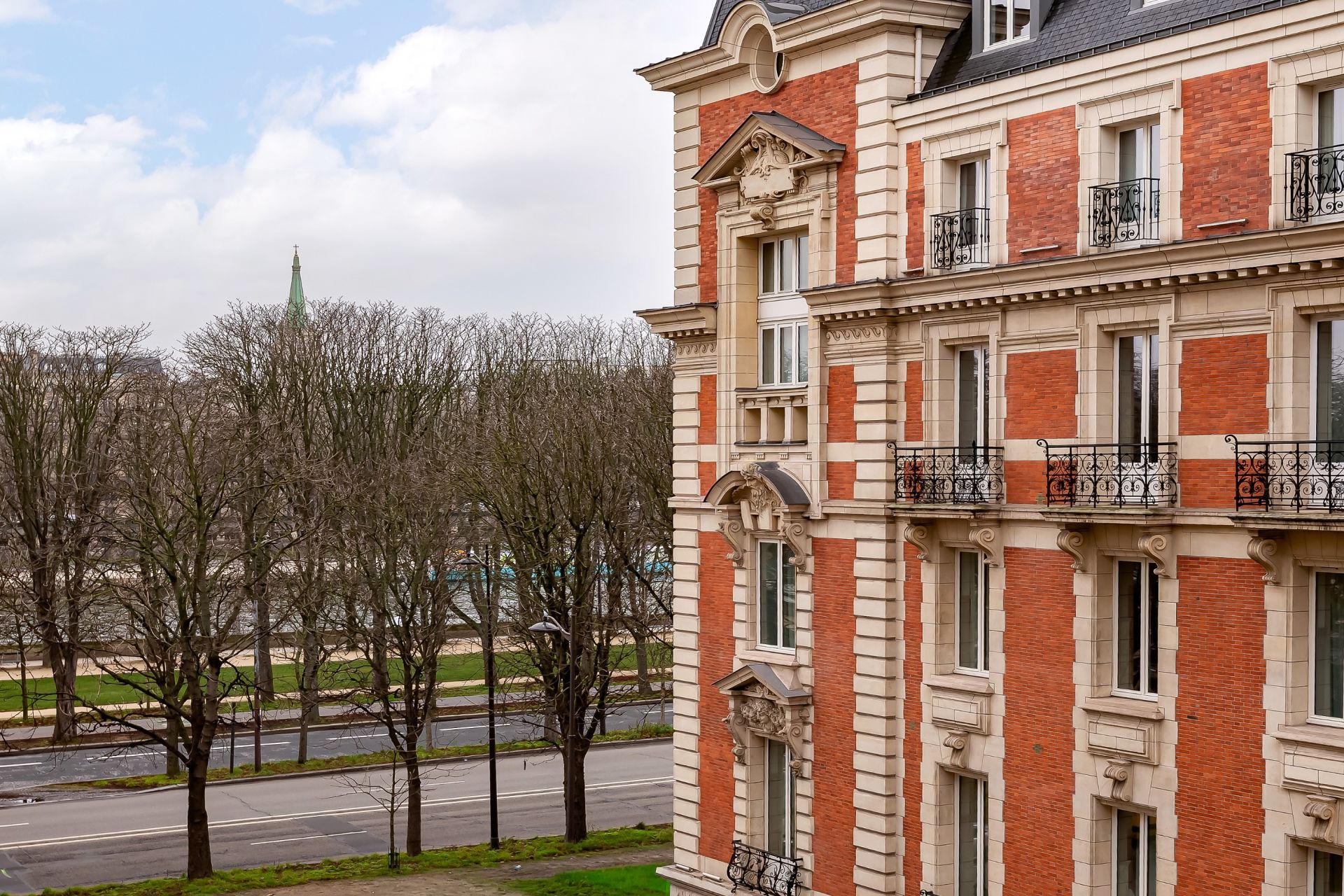 apartment 8 Rooms for sale on PARIS (75008)