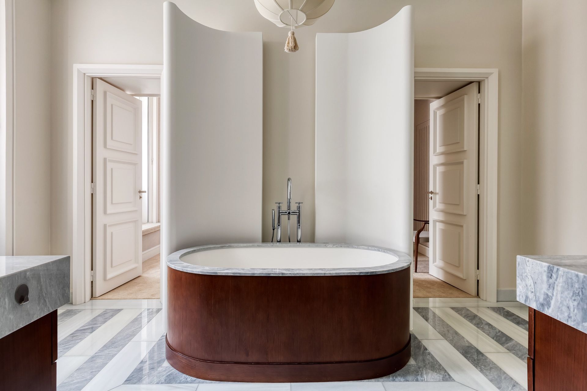 apartment 8 Rooms for sale on PARIS (75008)