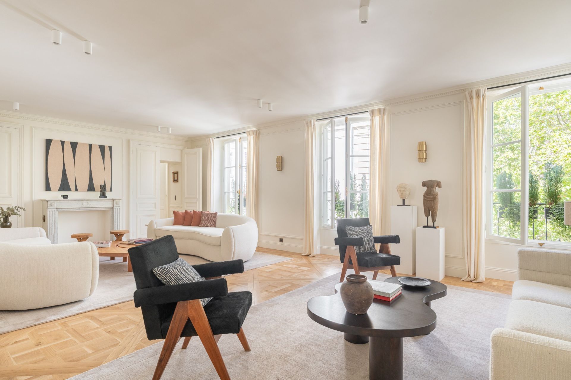 apartment 5 Rooms for sale on PARIS (75007)