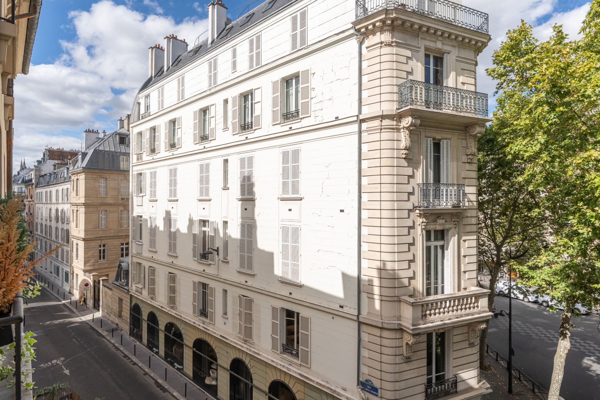 apartment 5 Rooms for sale on PARIS (75007)