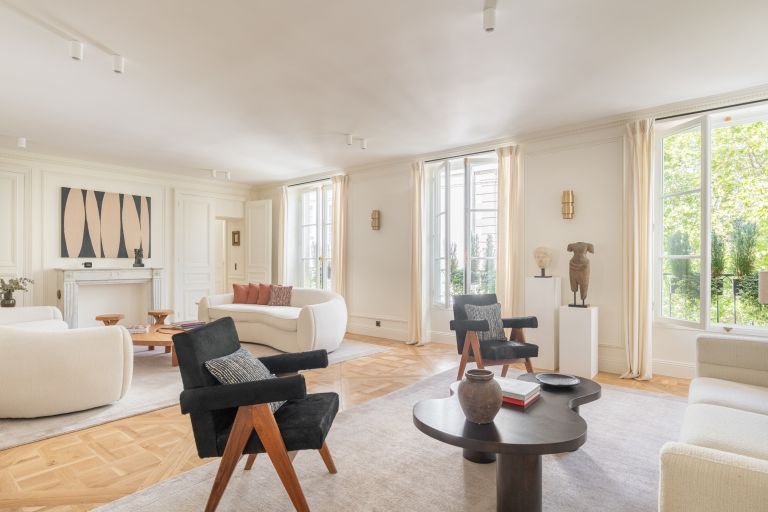 apartment 5 Rooms for sale on PARIS (75007)