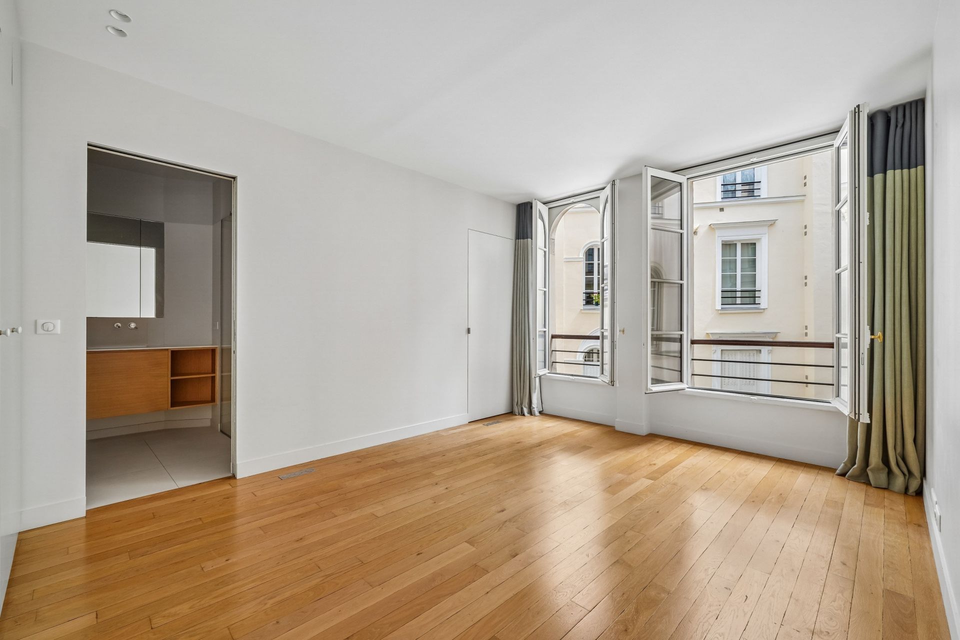 apartment 6 Rooms for sale on PARIS (75009)