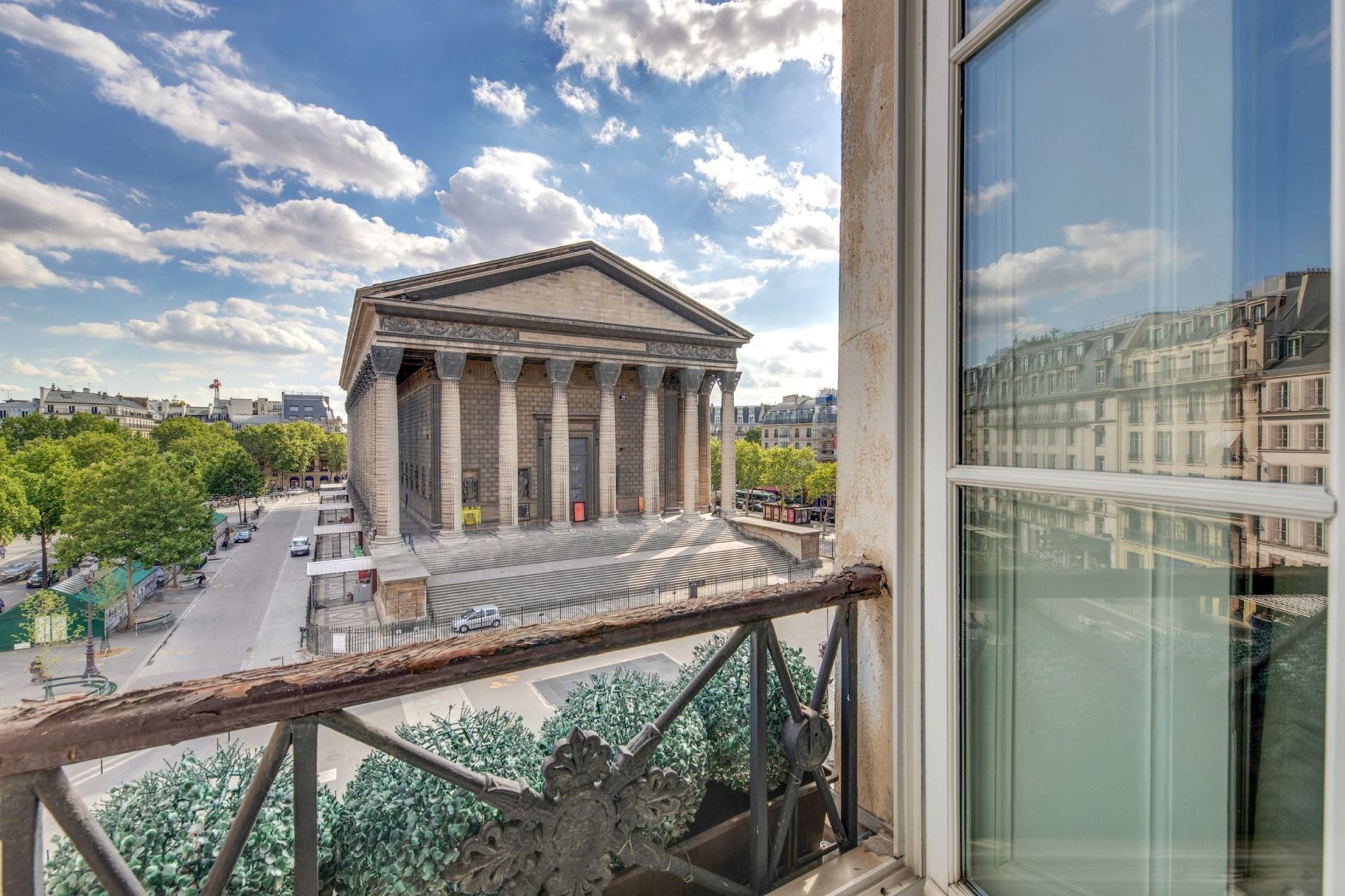 apartment 9 Rooms for rent on PARIS (75008)