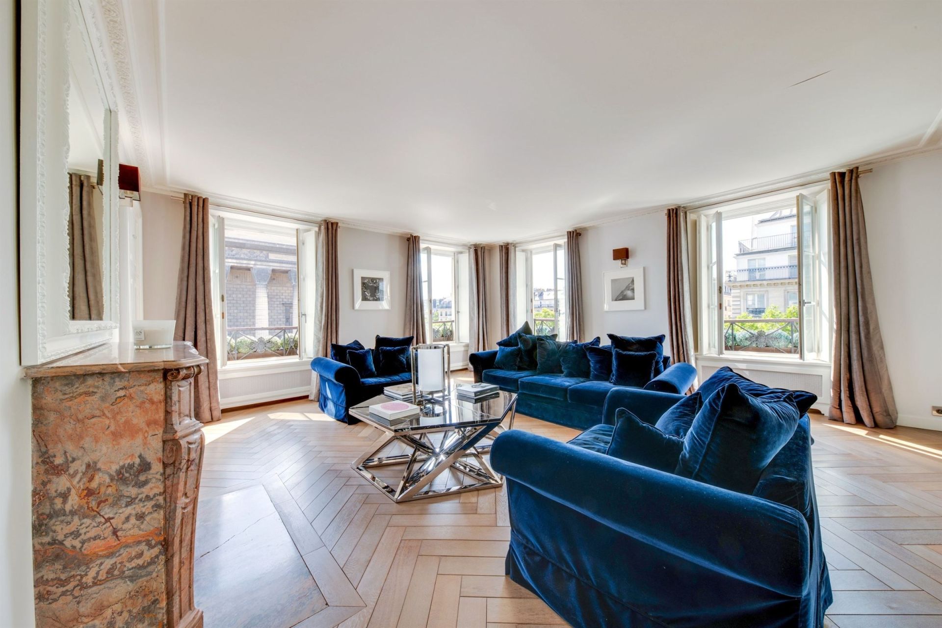 apartment 9 Rooms for rent on PARIS (75008)