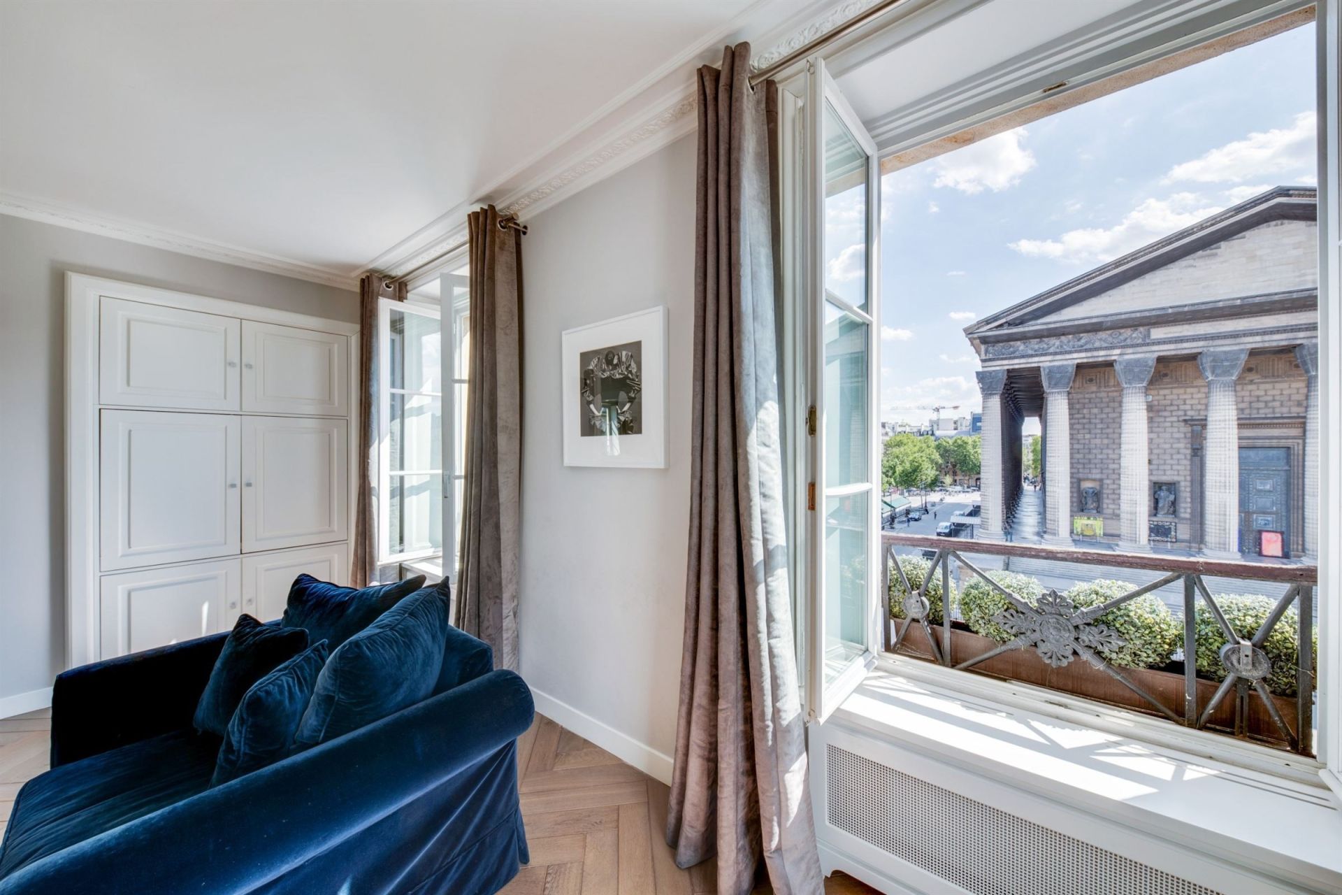 apartment 9 Rooms for rent on PARIS (75008)