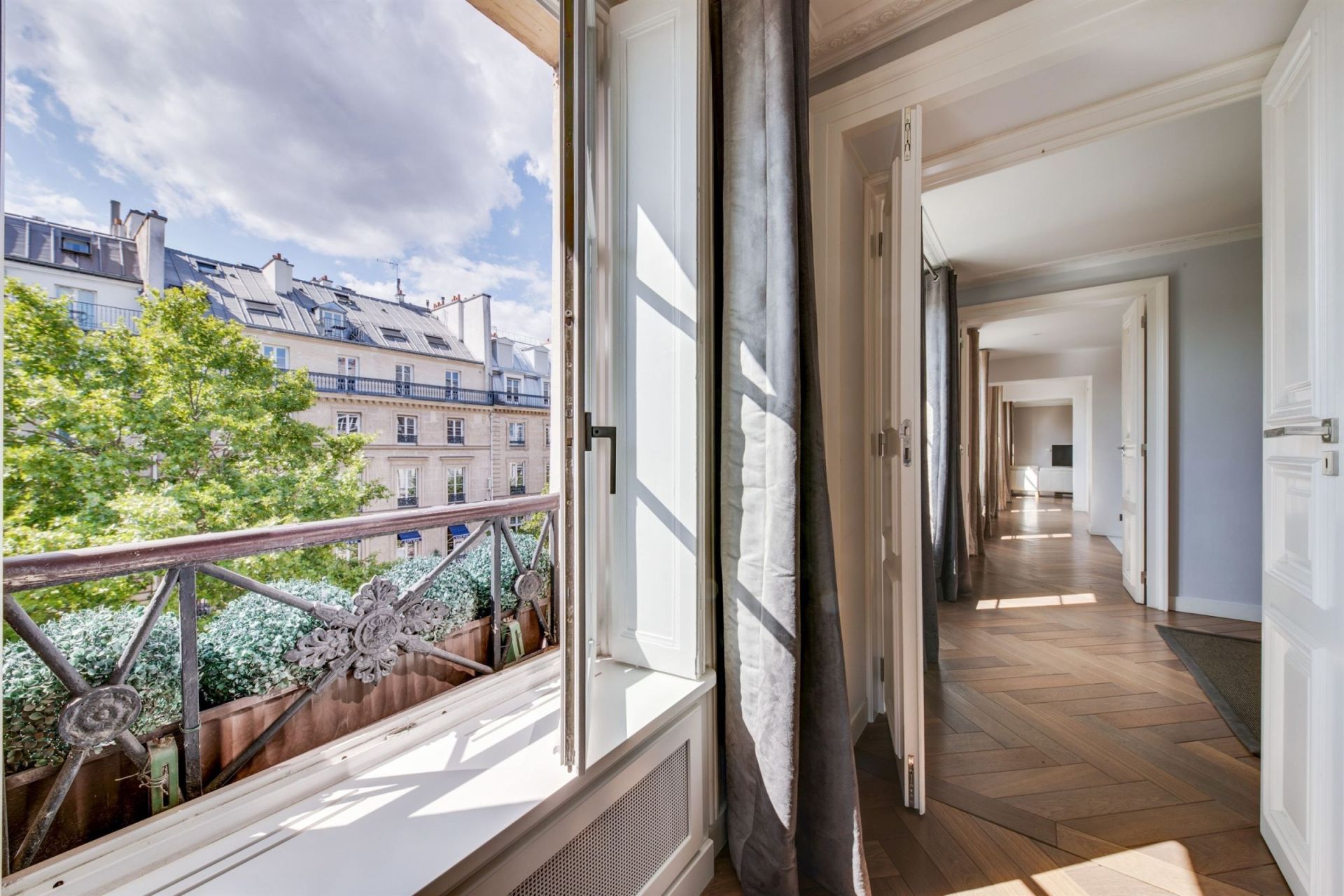 apartment 9 Rooms for rent on PARIS (75008)